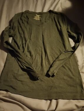 Faded Glory Olive Green Long Sleeve V-Neck Tee